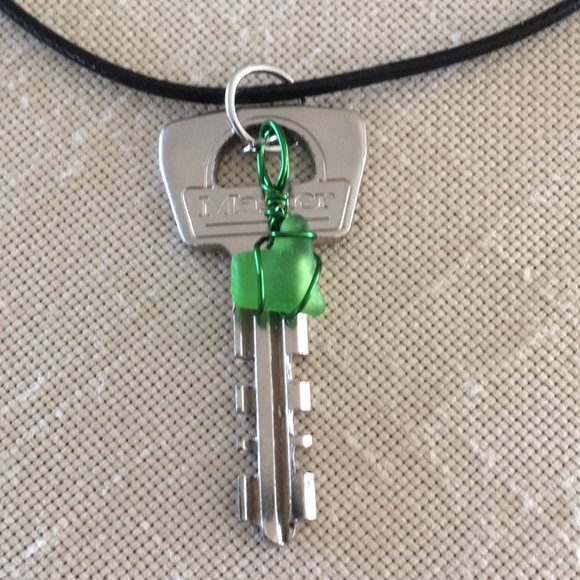 Vintage Key Sea Glass Necklace Green Silver Toned Hand Crafted - Picture 1 of 3